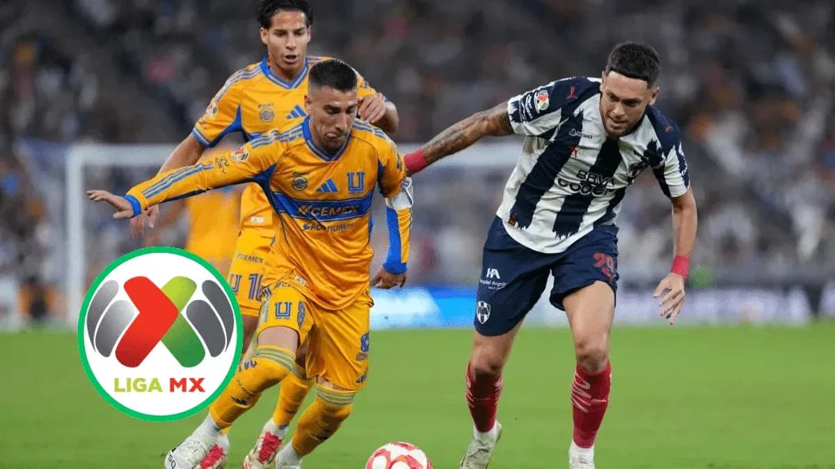 Jugadores de Monterrey y Tigres en acción Jugadores de Monterrey y Tigres en acción