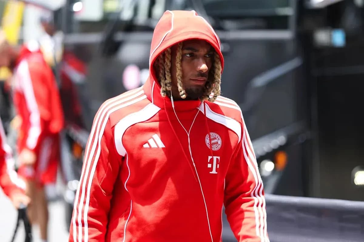 Jugador de Bayern Múnich llegando al estadio Jugador de Bayern Múnich llegando al estadio