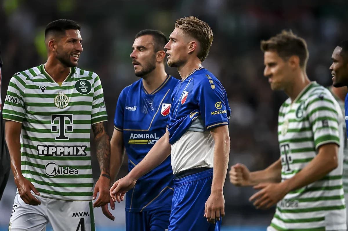 Jugadores de Ferencvarosi TC y Vojvodina en el partido Jugadores de Ferencvarosi TC y Vojvodina en el partido