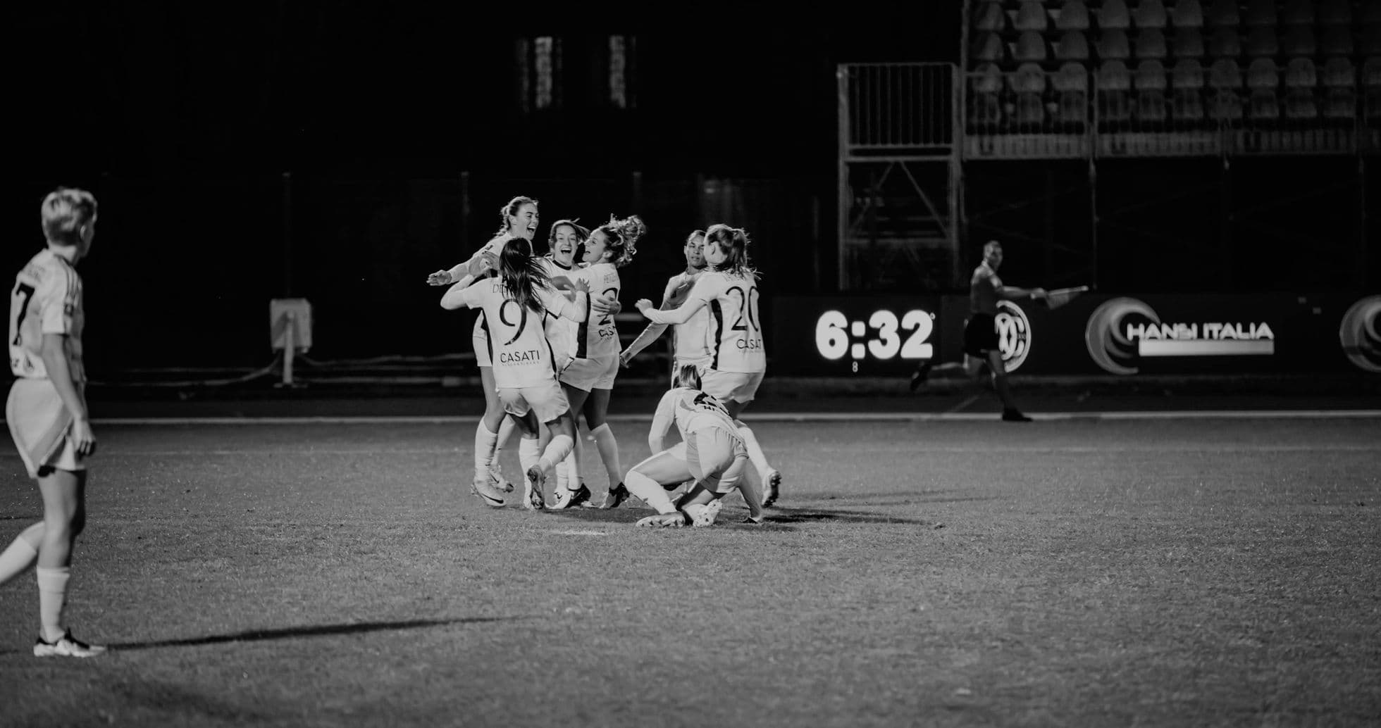 Jugadoras celebrando un gol en el partido Jugadoras celebrando un gol en el partido