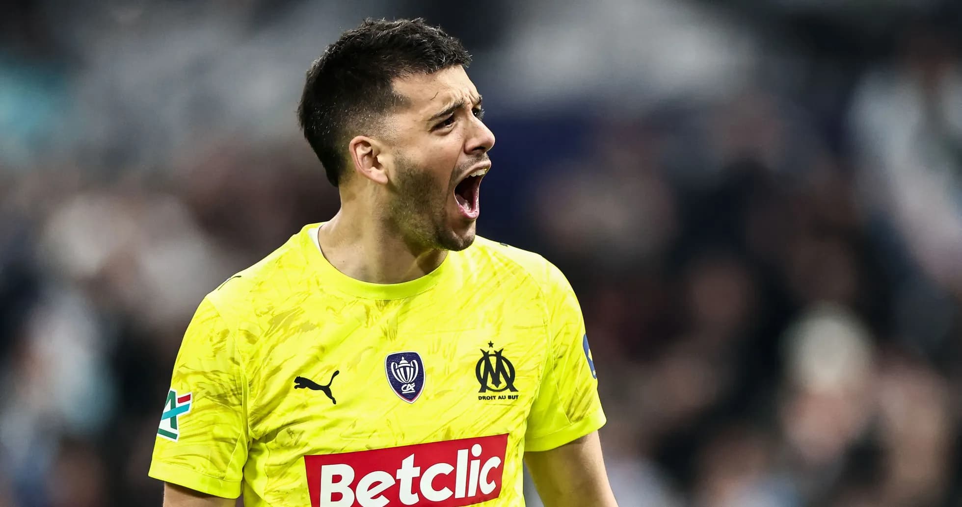 Portero de Olympique de Marsella gritando durante partido Portero de Olympique de Marsella gritando durante partido