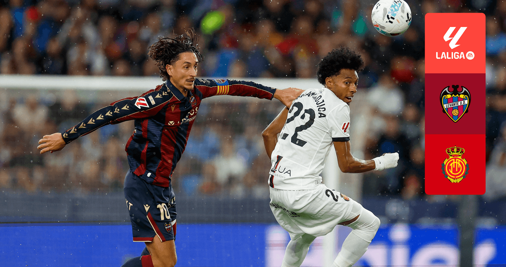 Jugadores de Levante y Mallorca en acción Jugadores de Levante y Mallorca en acción