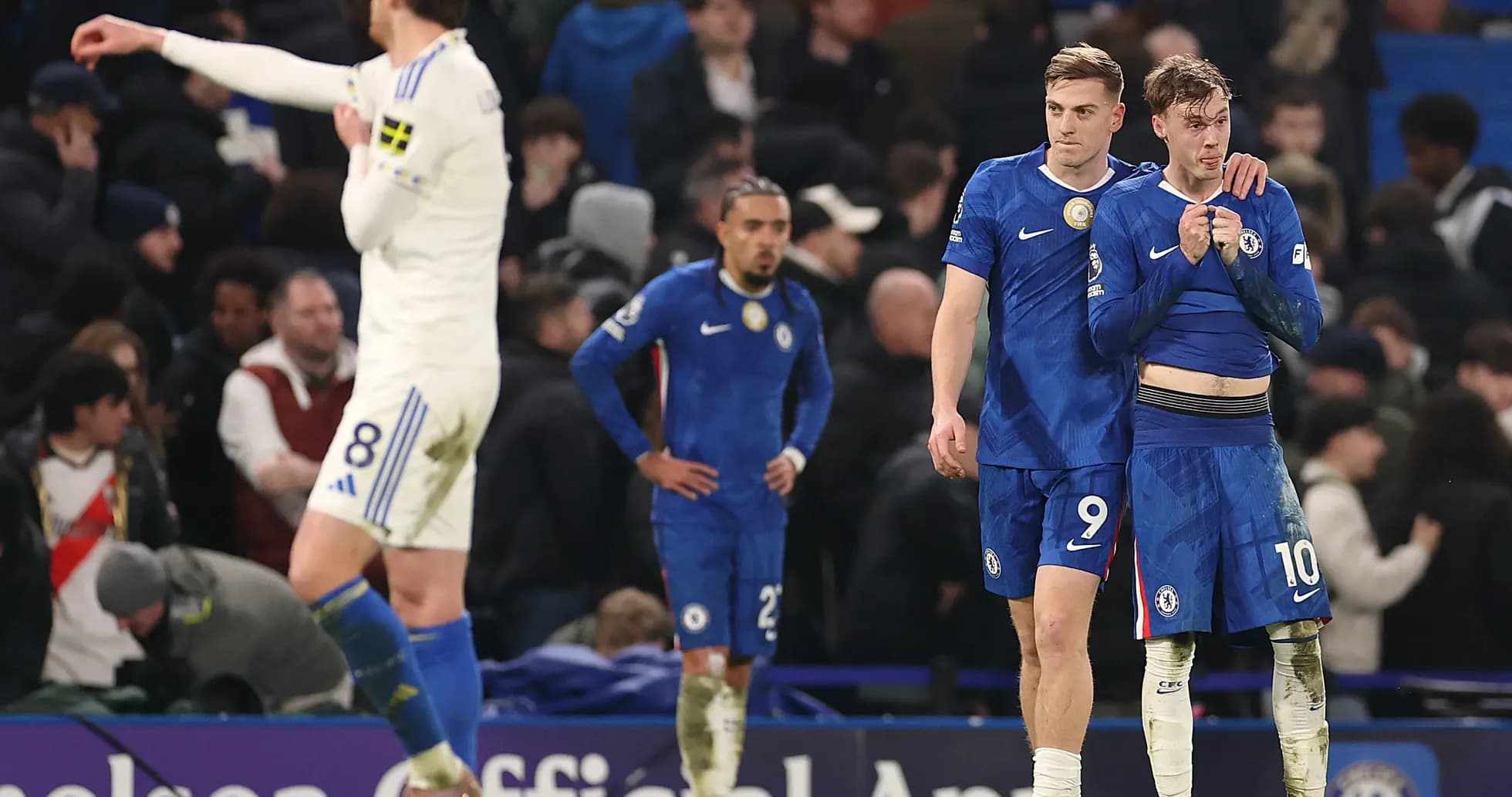 Jugadores de Chelsea tras la derrota en el partido Jugadores de Chelsea tras la derrota en el partido