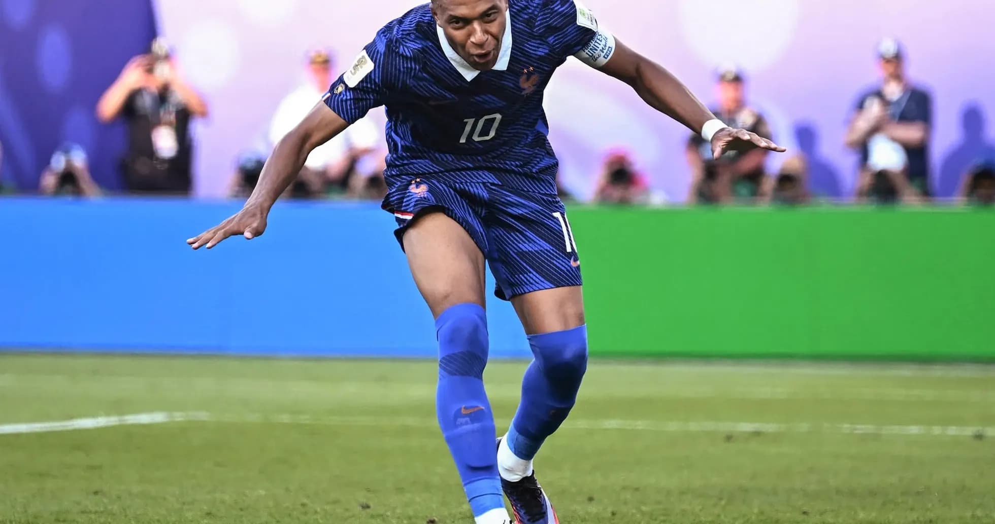 Kylian Mbappé celebrando un gol en el partido Kylian Mbappé celebrando un gol en el partido