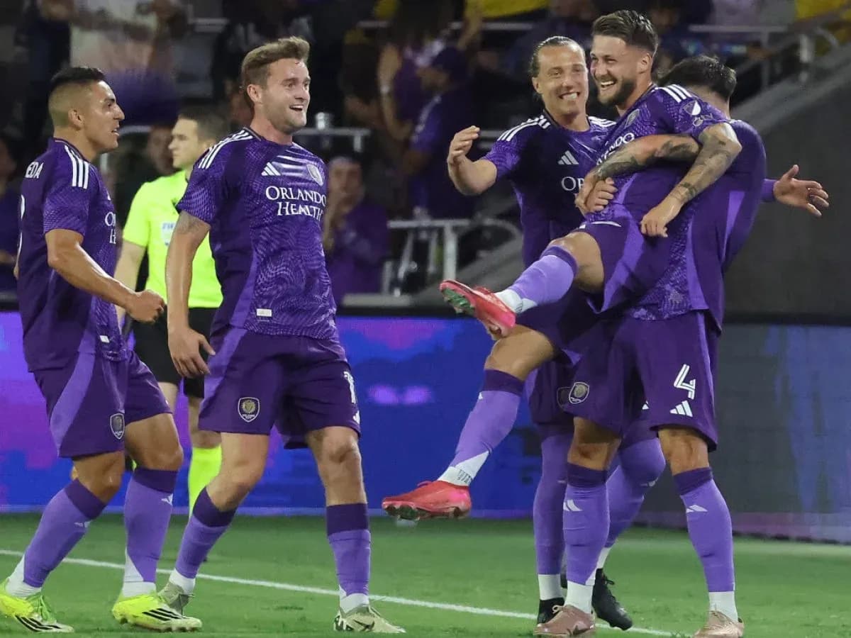 Jugadores de Orlando City II celebrando un gol Jugadores de Orlando City II celebrando un gol