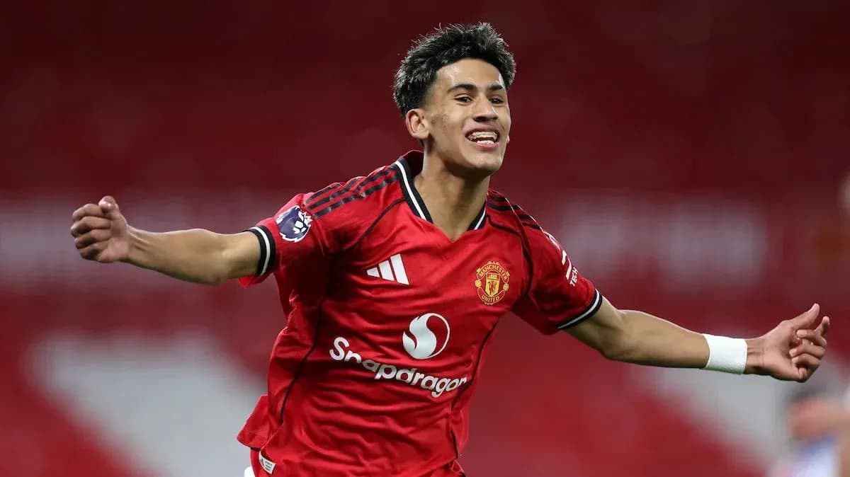 Jugador de Manchester United celebrando un gol Jugador de Manchester United celebrando un gol