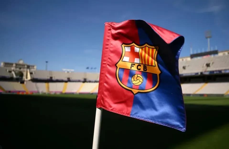 Bandera del FC Barcelona en el estadio vacío Bandera del FC Barcelona en el estadio vacío