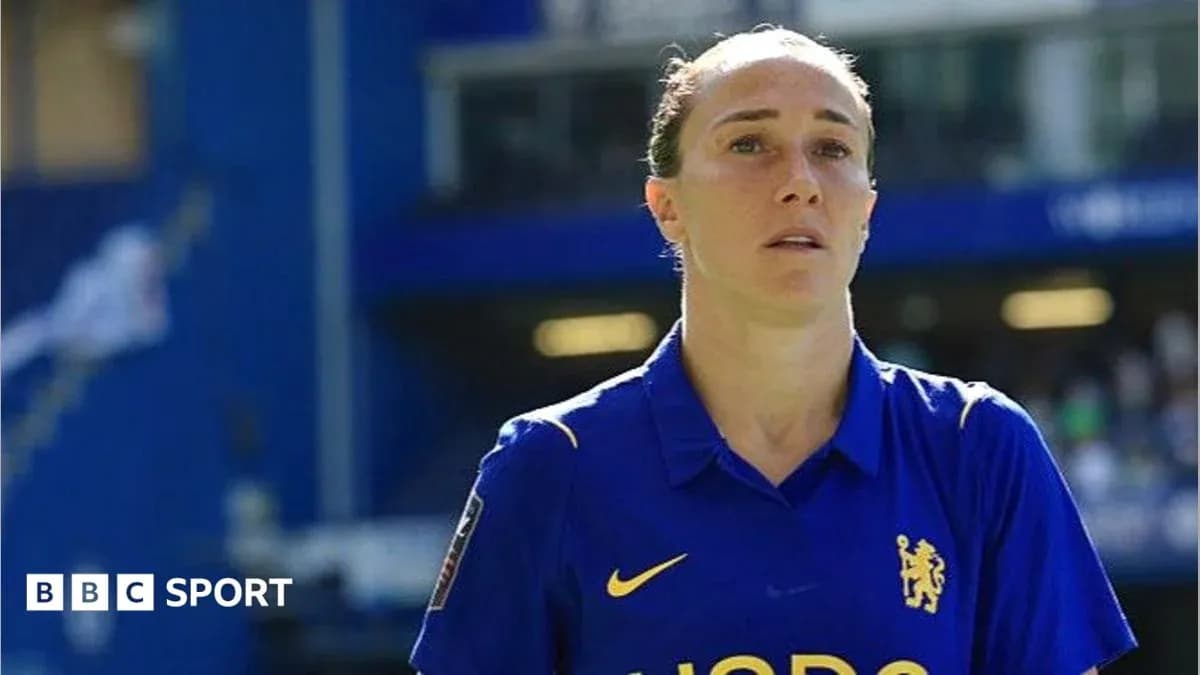 Jugadora de Chelsea en el campo de juego Jugadora de Chelsea en el campo de juego
