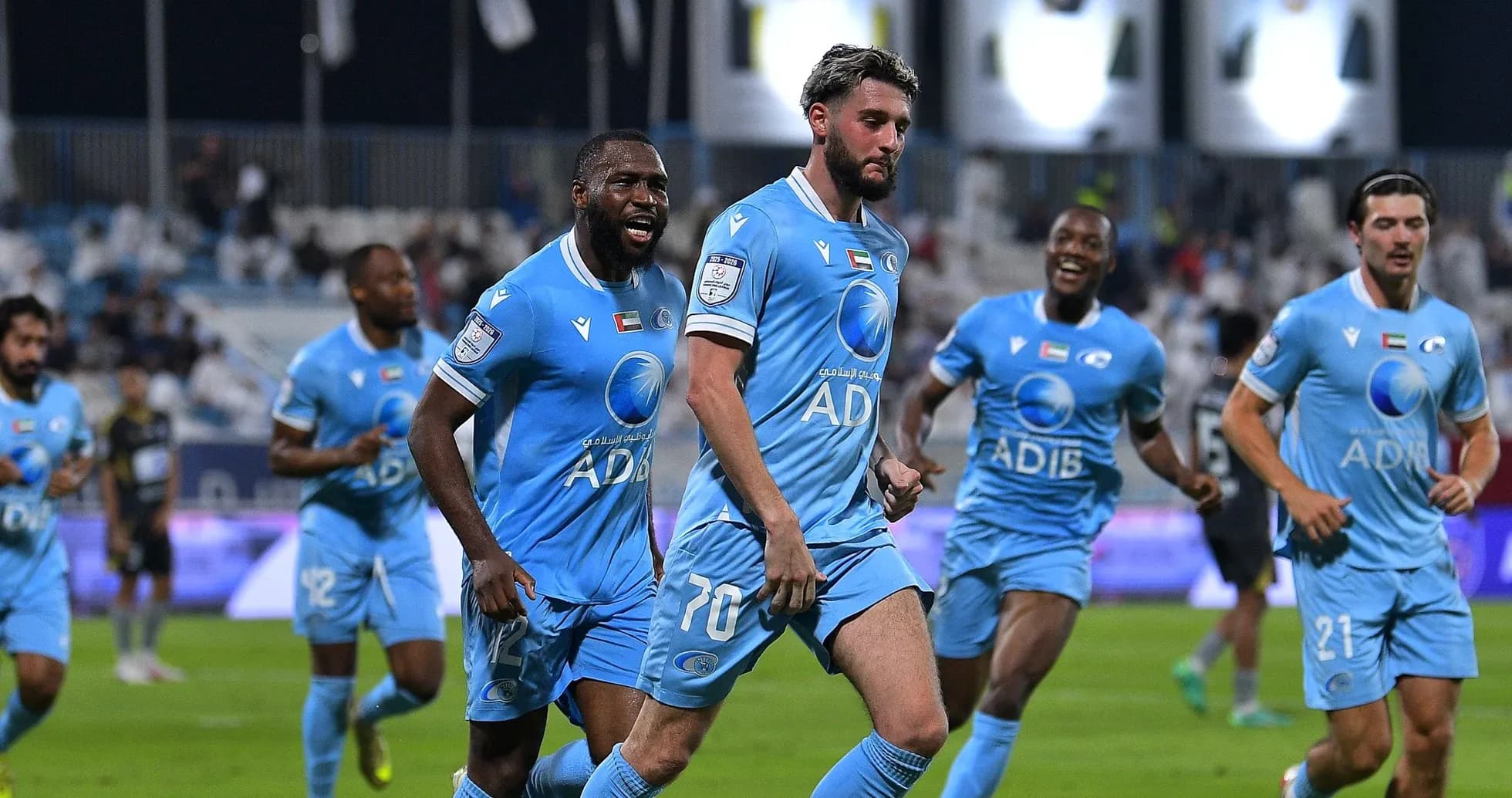 Jugadores de Bani Yas celebrando un gol Jugadores de Bani Yas celebrando un gol