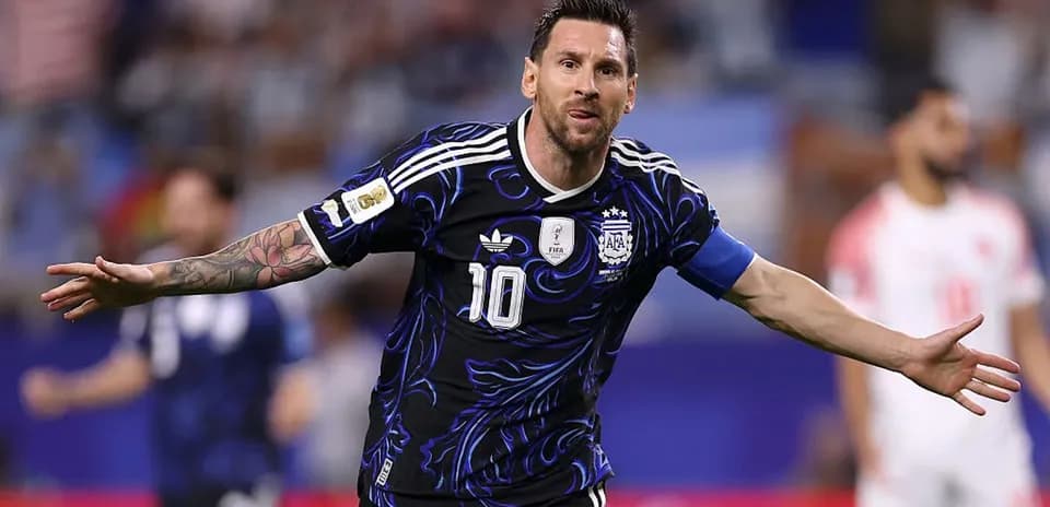Lionel Messi celebrando un gol en partido de fútbol Lionel Messi celebrando un gol en partido de fútbol