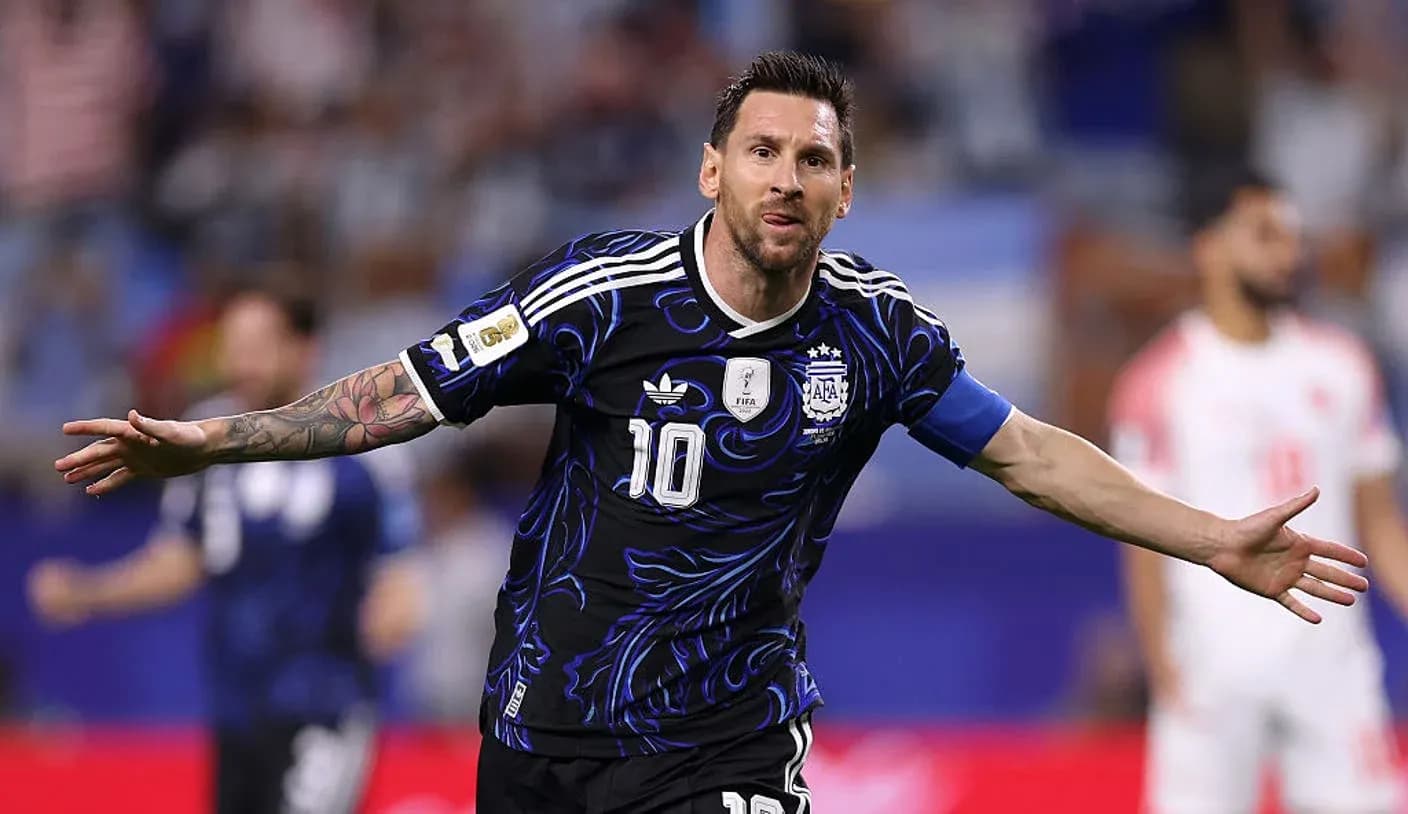 Lionel Messi celebrando un gol en partido de fútbol Lionel Messi celebrando un gol en partido de fútbol