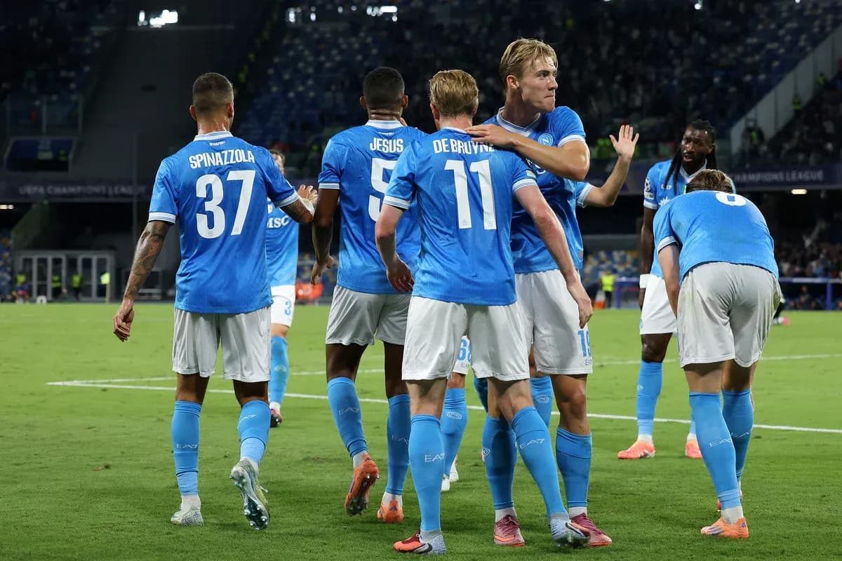 Jugadores de Napoli celebrando un gol Jugadores de Napoli celebrando un gol