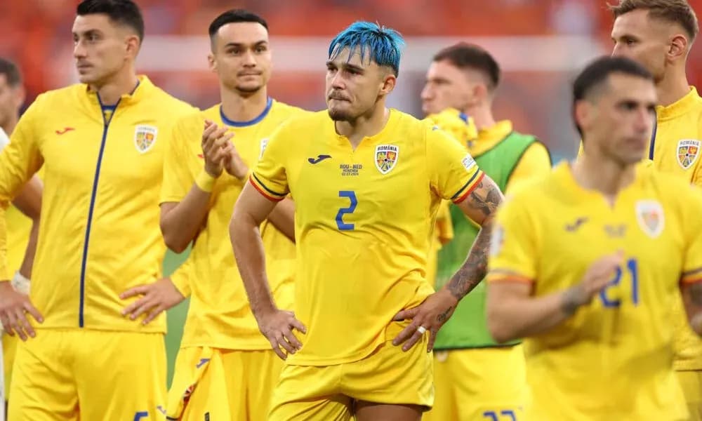 Jugadores de Rumanía con uniforme amarillo tras el partido Jugadores de Rumanía con uniforme amarillo tras el partido