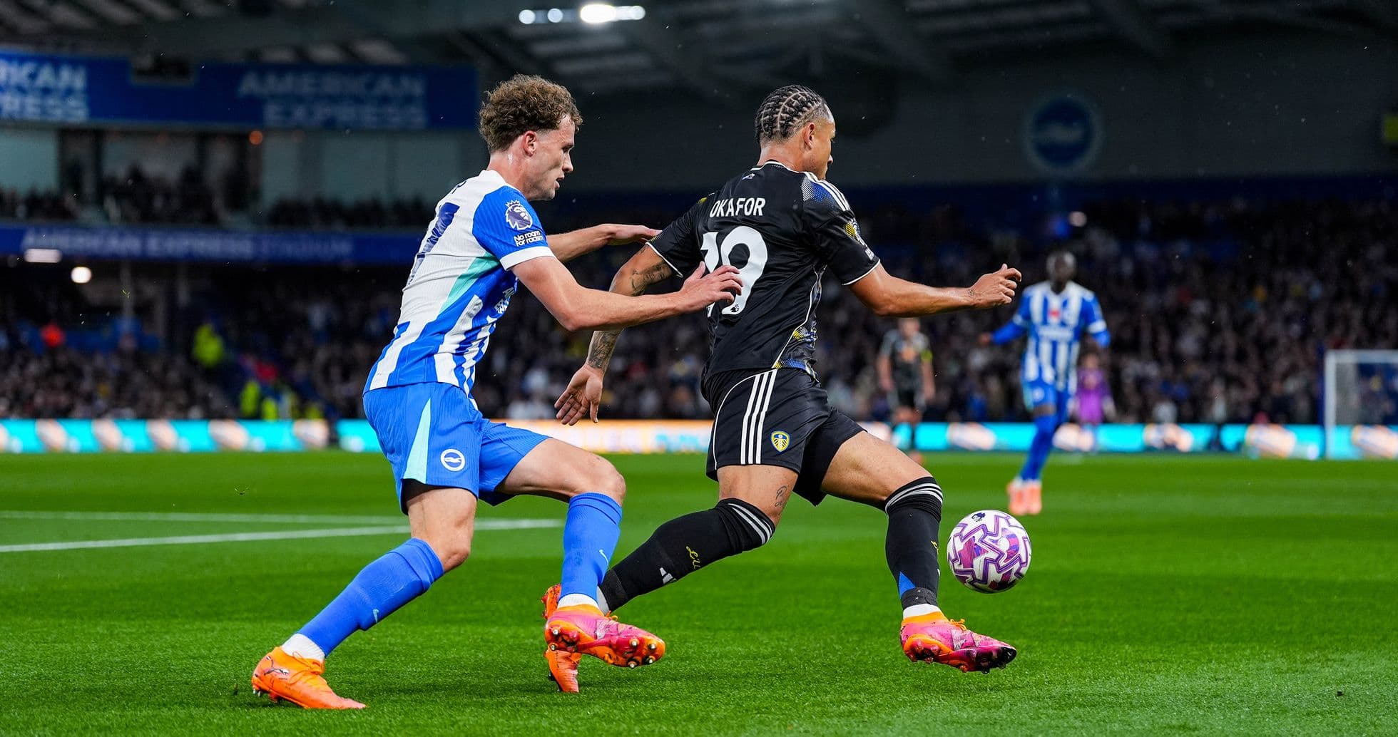 Jugador de Leeds contra jugador de Brighton Jugador de Leeds contra jugador de Brighton