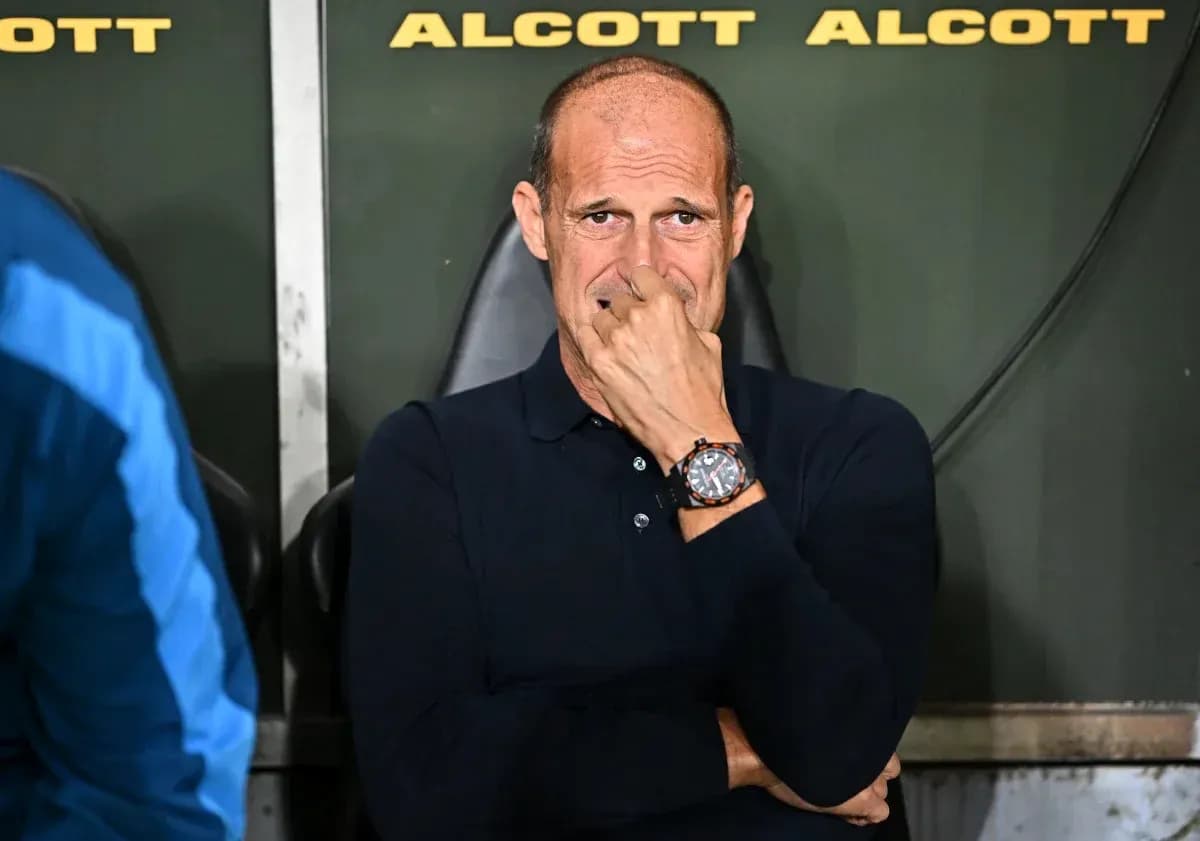 Entrenador en el banquillo durante el partido Entrenador en el banquillo durante el partido