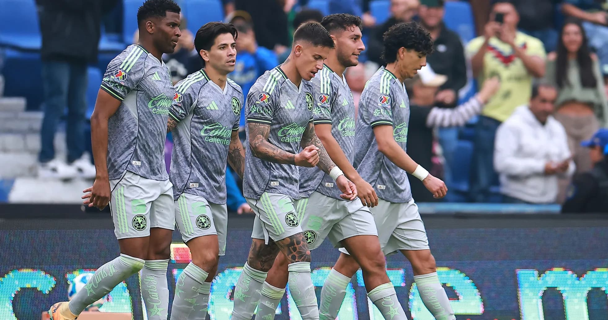 Jugadores de Club América celebrando un gol Jugadores de Club América celebrando un gol