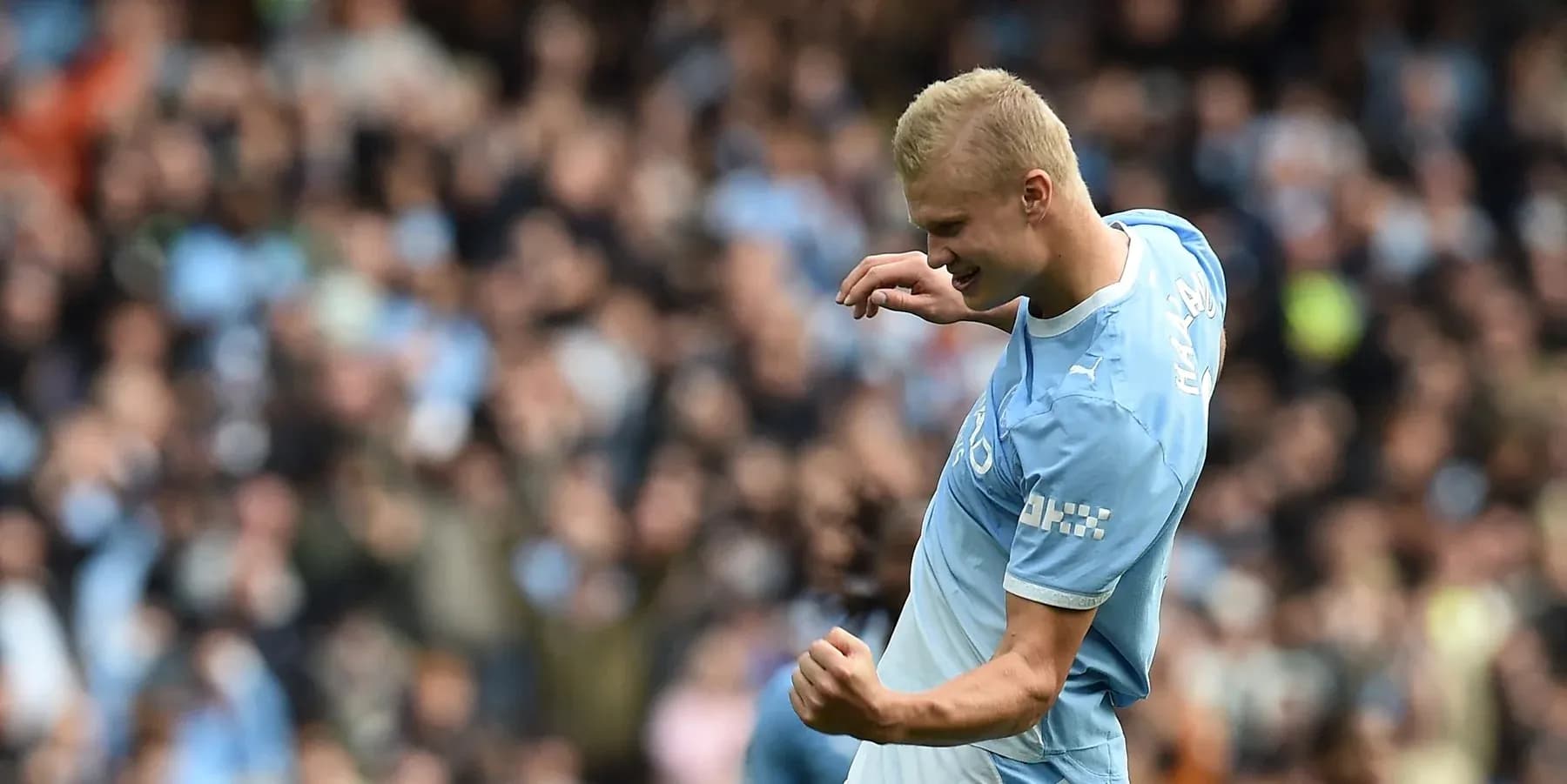 Jugador de Manchester City celebrando un gol Jugador de Manchester City celebrando un gol