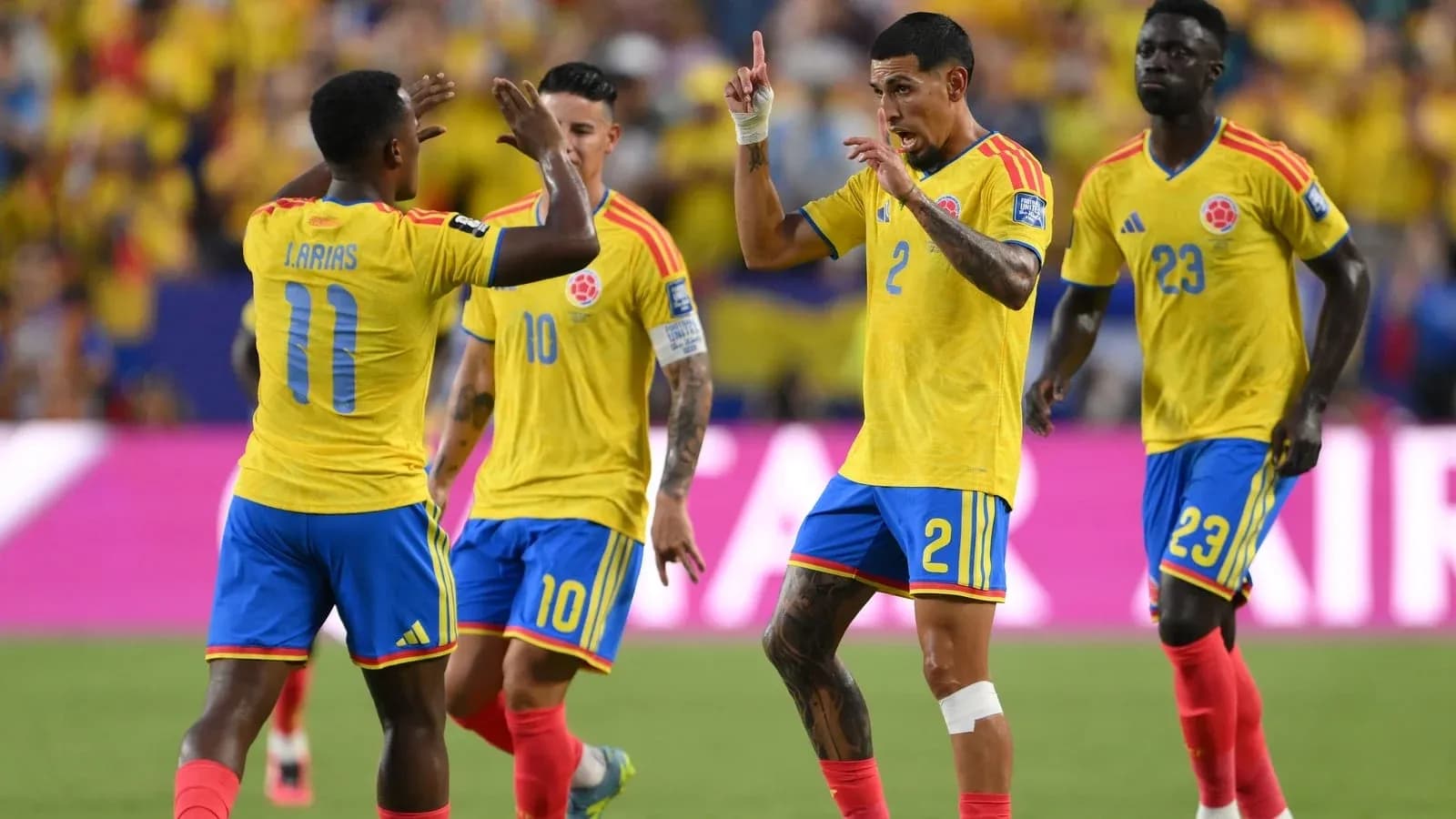 Jugadores de Colombia celebrando un gol en partido Jugadores de Colombia celebrando un gol en partido