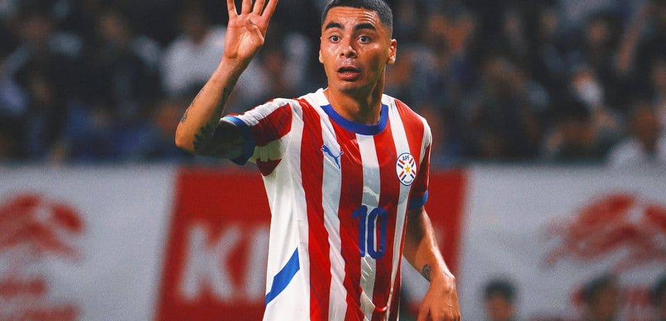 Jugador de Paraguay durante el partido de fútbol Jugador de Paraguay durante el partido de fútbol