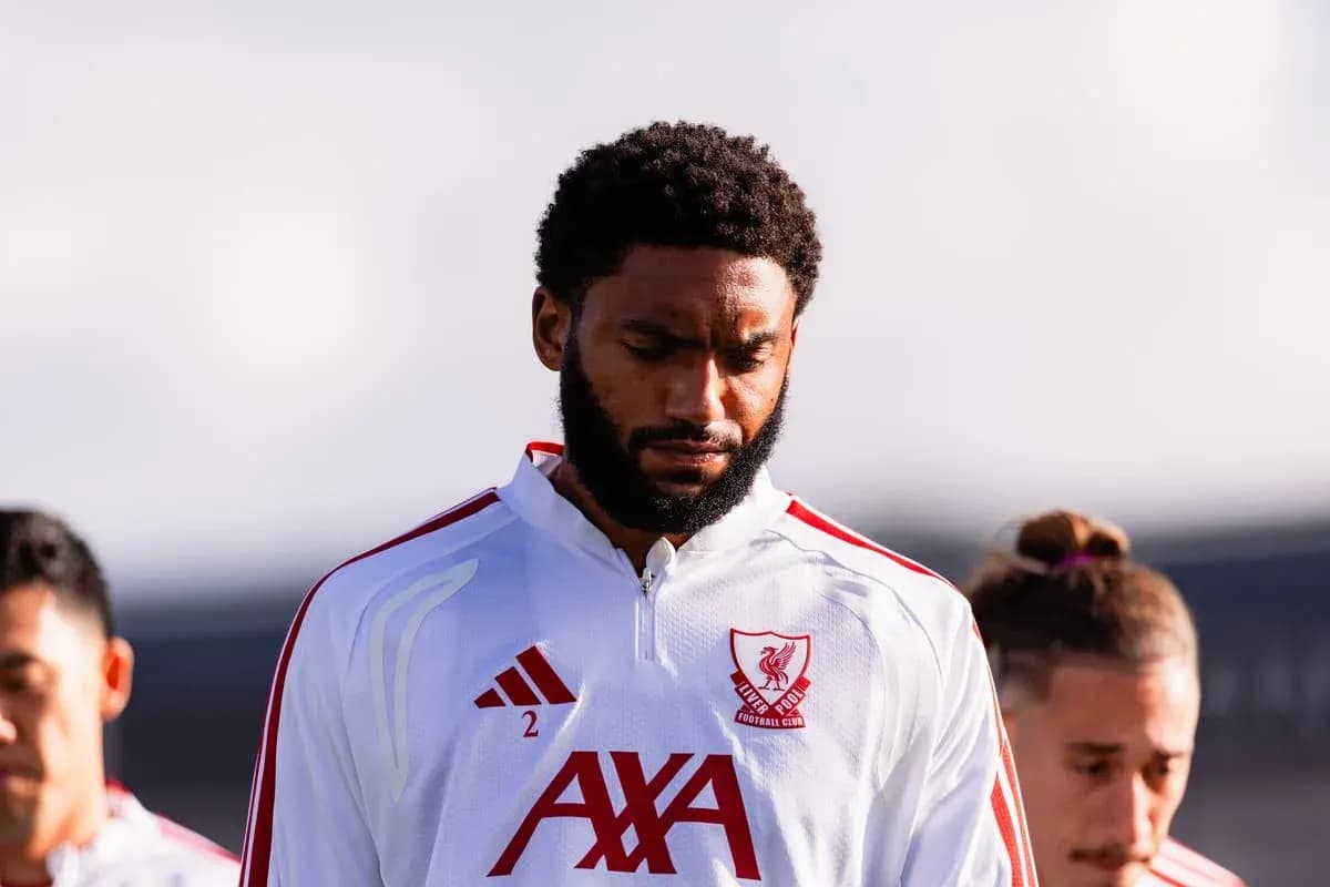 Jugador de Liverpool FC en sesión de entrenamiento Jugador de Liverpool FC en sesión de entrenamiento