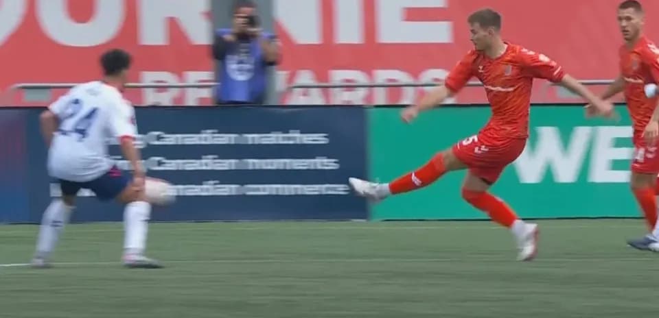 Jugador de Supra du Quebec en acción Jugador de Supra du Quebec en acción