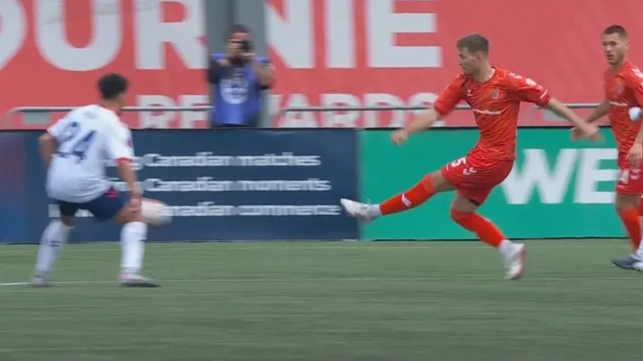 Jugador de Supra du Quebec en acción Jugador de Supra du Quebec en acción