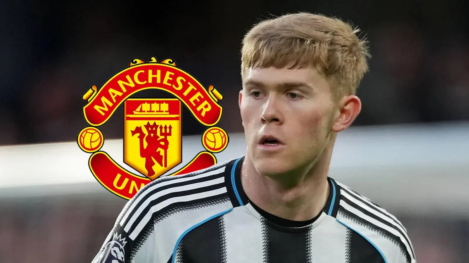 Jugador de Newcastle con logo de Manchester United de fondo Jugador de Newcastle con logo de Manchester United de fondo