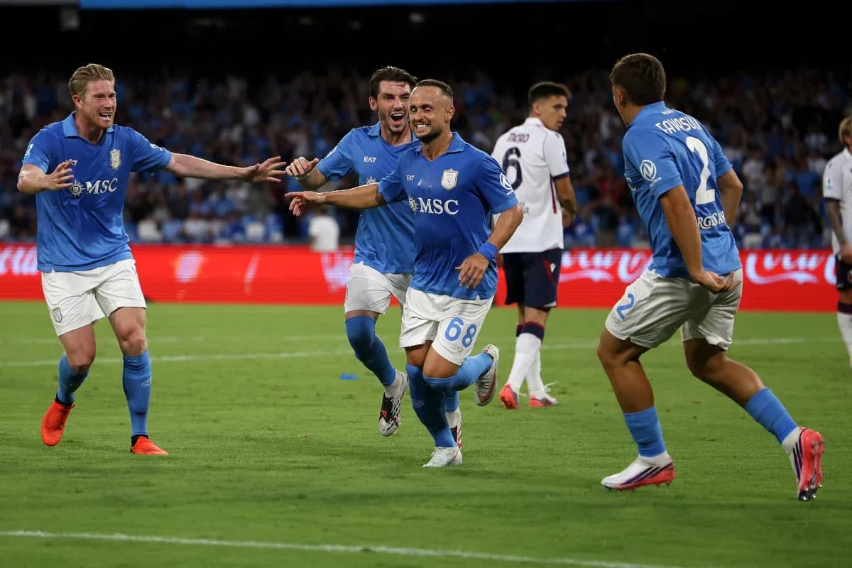 Jugadores de Napoli celebrando un gol Jugadores de Napoli celebrando un gol
