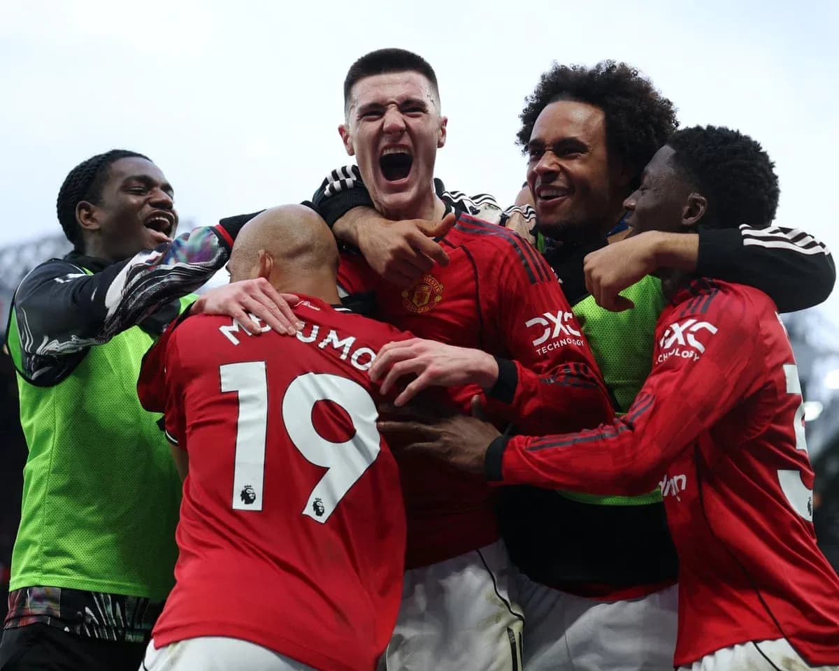Jugadores de Manchester United celebrando un gol Jugadores de Manchester United celebrando un gol