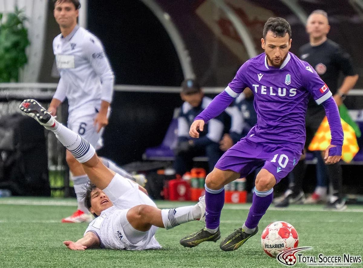 Vancouver FC contra Pacific FC en acción Vancouver FC contra Pacific FC en acción