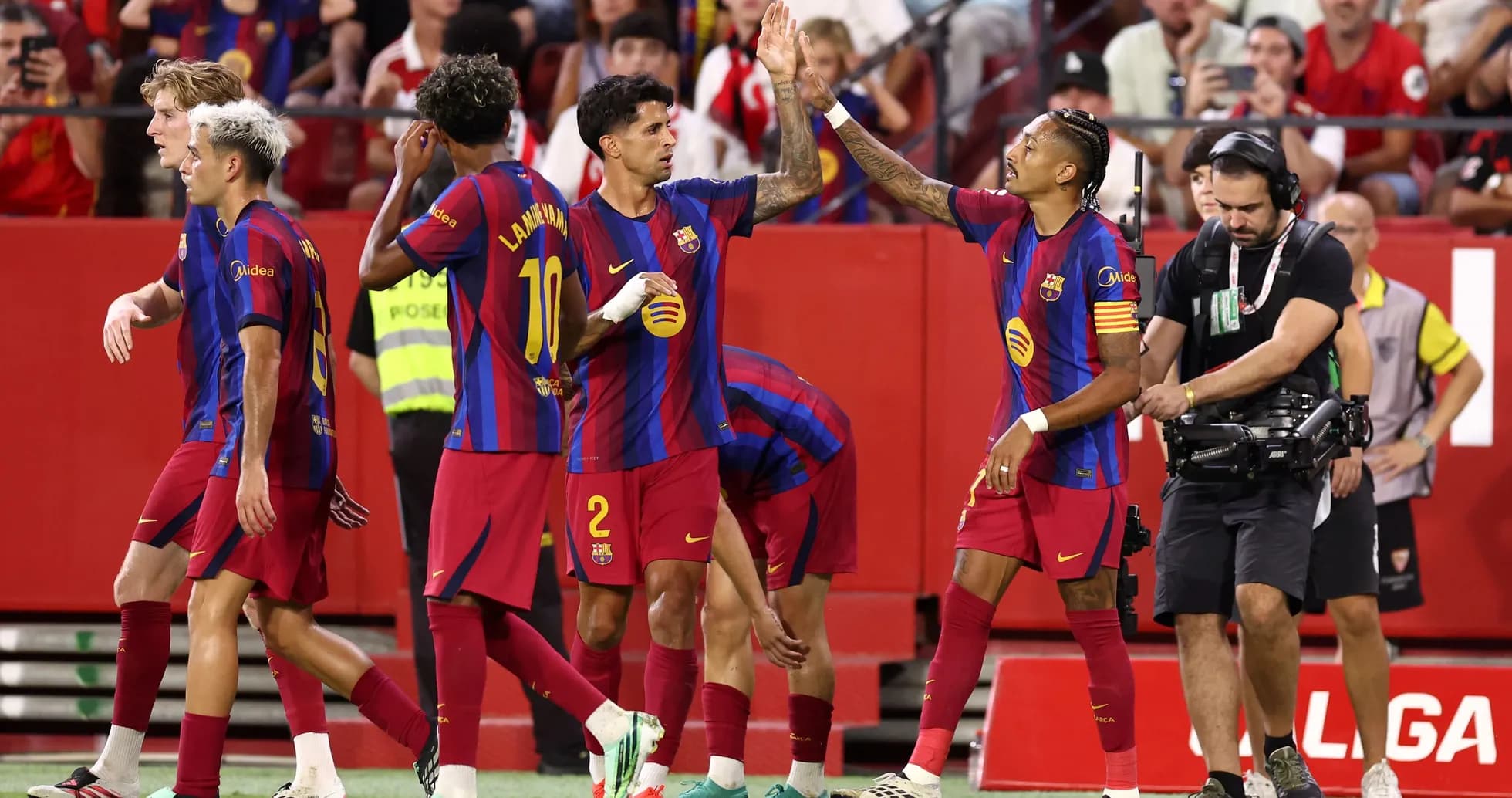 Jugadores del FC Barcelona celebrando un gol Jugadores del FC Barcelona celebrando un gol