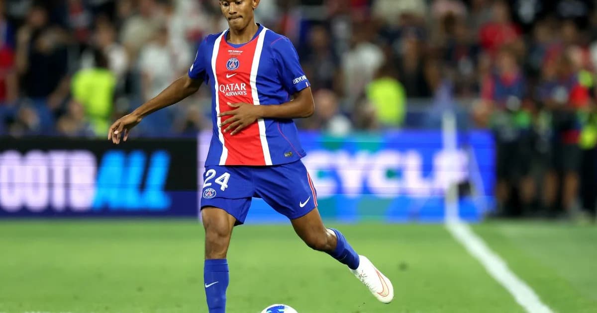 Senny Mayulu se lesiona durante un partido con la selección sub-21 de Francia Senny Mayulu se lesiona durante un partido con la selección sub-21 de Francia