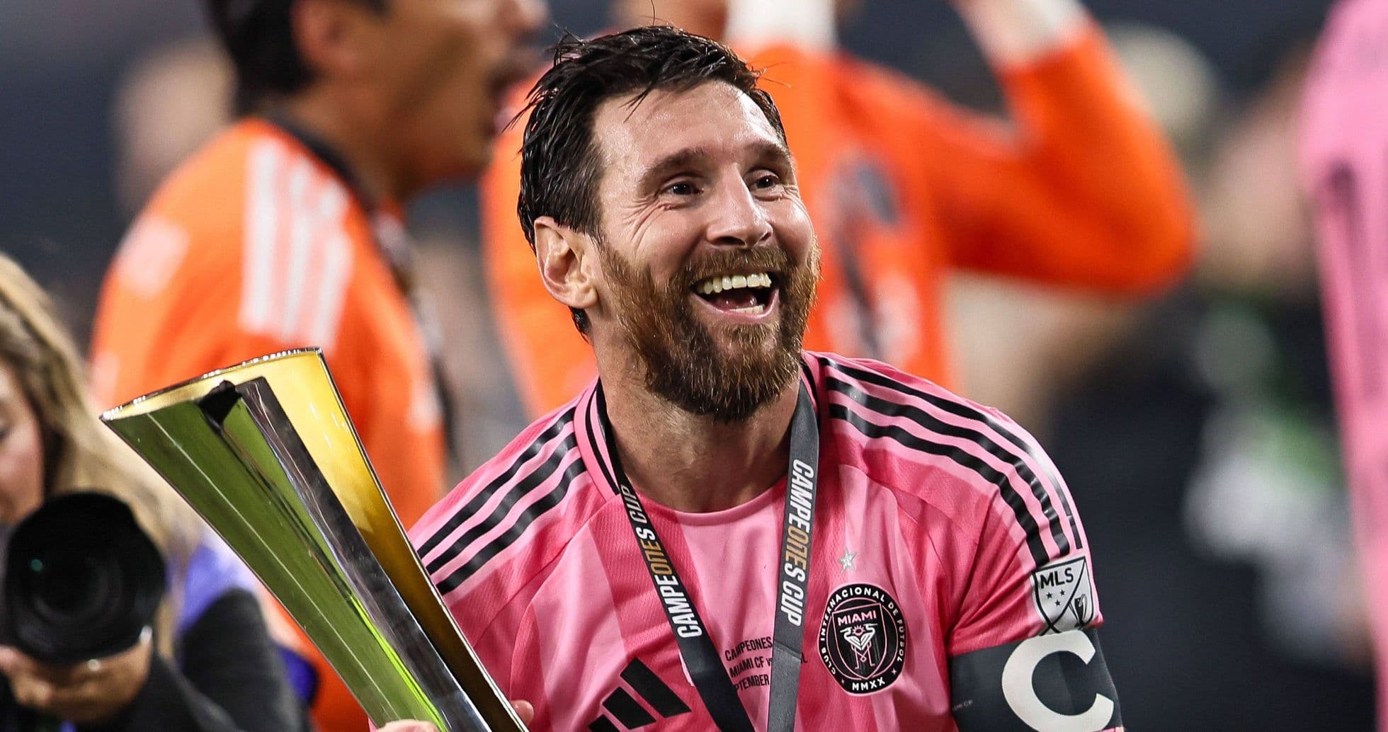 Carolina Holguin pide a Lionel Messi respeto y grandes sueños tras asumir control de Eldense Carolina Holguin pide a Lionel Messi respeto y grandes sueños tras asumir control de Eldense