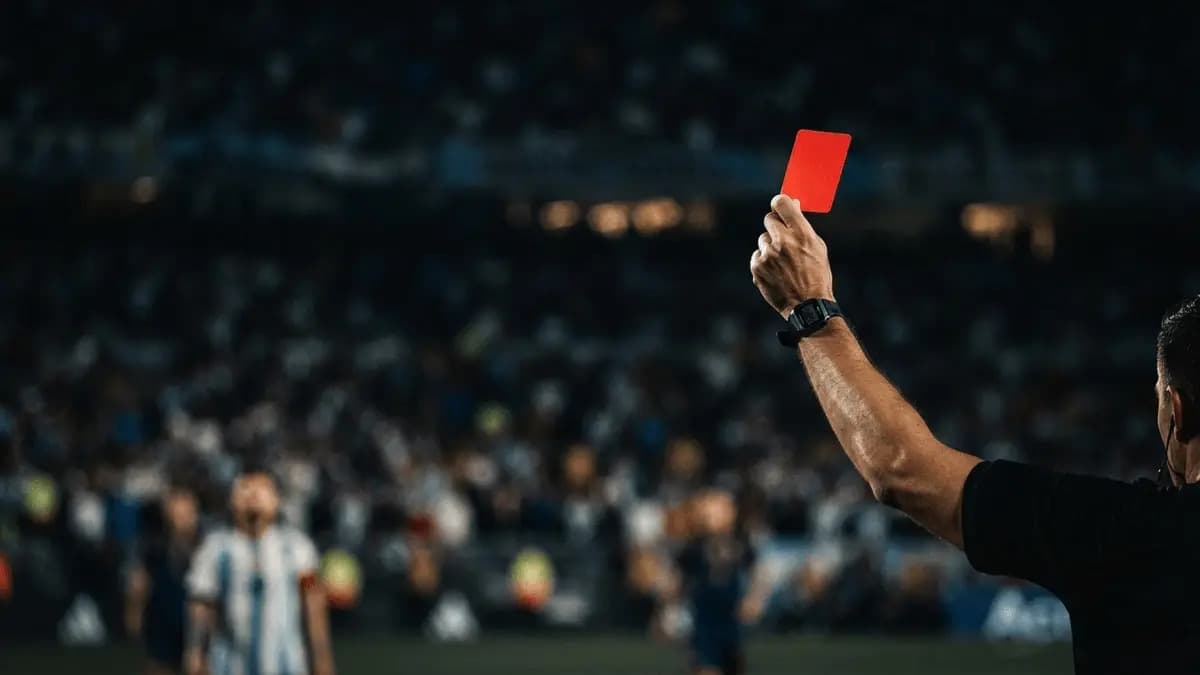 Argentina, Primera Nación con Tres Expulsiones en una Final de Mundial Argentina, Primera Nación con Tres Expulsiones en una Final de Mundial